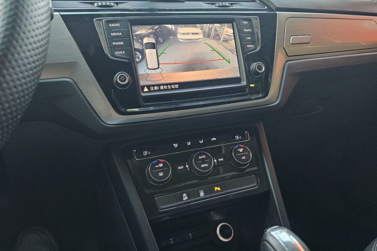 大众 2018款 途安L 280TSI DSG拓界版 7座 国V中控内饰7011