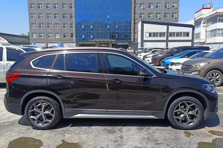 宝马X1 2019款 sDrive18Li 尊享型车身外观6004