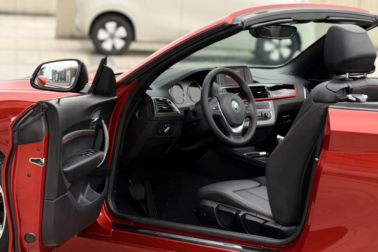 宝马2系(进口) 2018款 220i 敞篷轿跑车 运动设计套装中控内饰7008