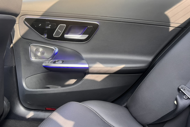 奔驰C级 2024款 C 260 L 皓夜运动版中控内饰7006