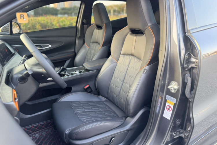 长安UNI-T 2022款 1.5T 运动版 尊贵型局部细节19