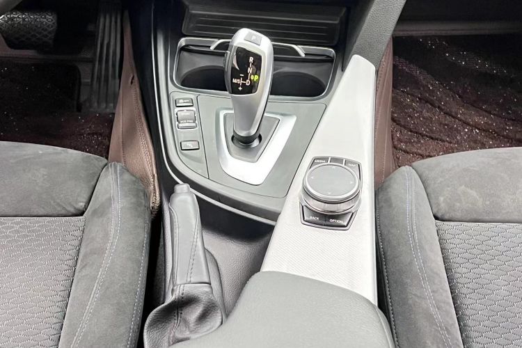 宝马4系 2019款 425i Gran Coupe M运动套装中控内饰7005