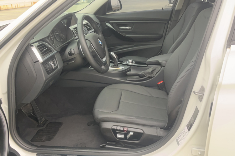 宝马3系 2017款 320Li M运动型中控内饰7002