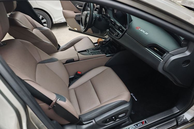 雷克萨斯ES 2021款 200 卓越版局部细节41