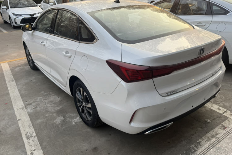 长安 逸动 2025款 PLUS 1.4T 双离合高能版车身外观6004