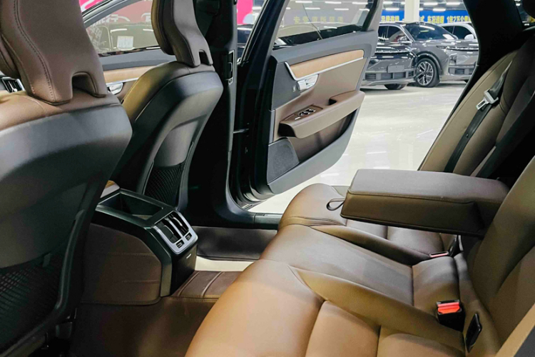 沃尔沃S90 2024款 B5 智逸豪华版中控内饰7004