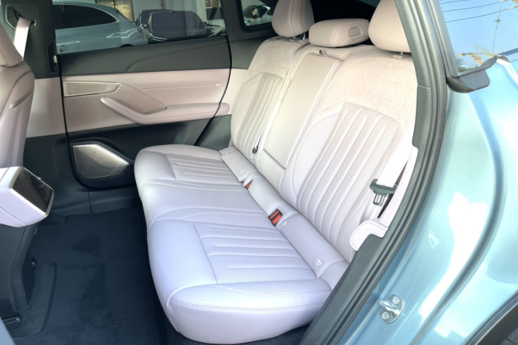 乐道L60 2024款 60kWh 后驱版中控内饰7011