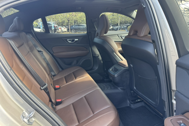 沃尔沃S60 2020款 T4 智逸豪华版中控内饰7012