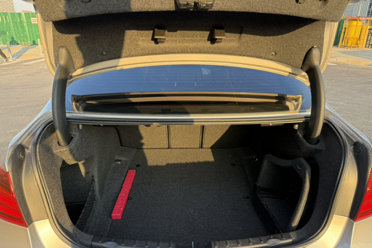 宝马3系 2014款 320i 时尚型局部细节23