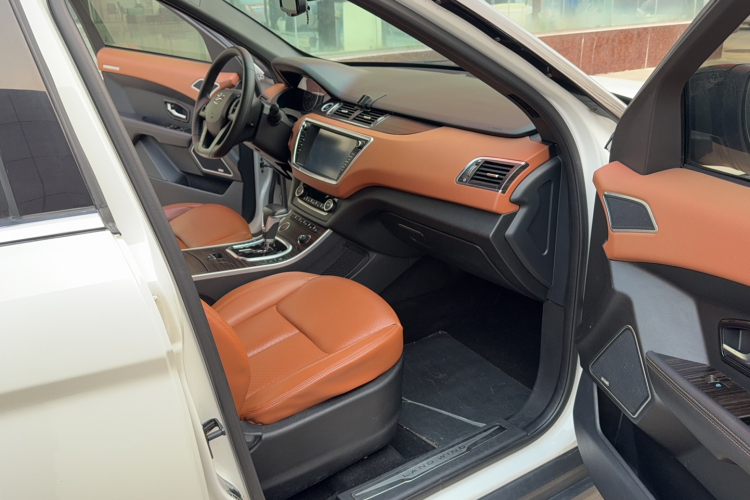 陆风X7 2018款 劲越 1.5T 全景尊贵型中控内饰7002