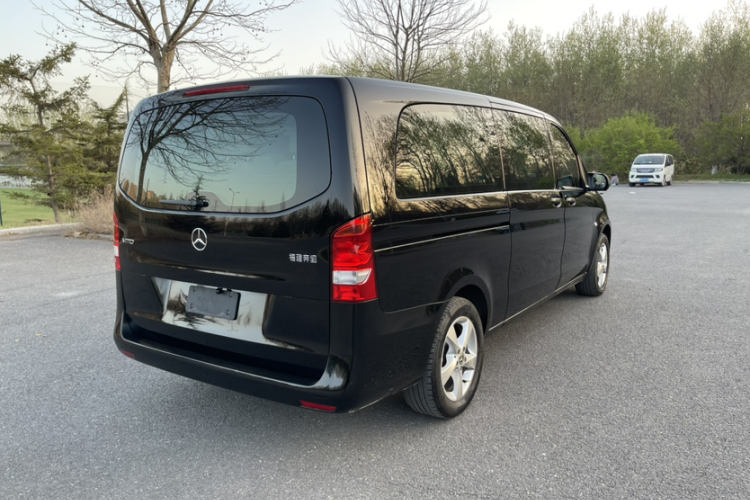 奔驰 威霆 2020款 2.0T 精英版 9座车身外观6006