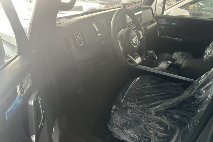 212 T01 2024款 2.0T 机械师中控内饰7002