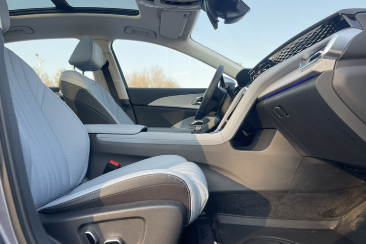 红旗H5 PHEV 2025款 170 超混版局部细节41