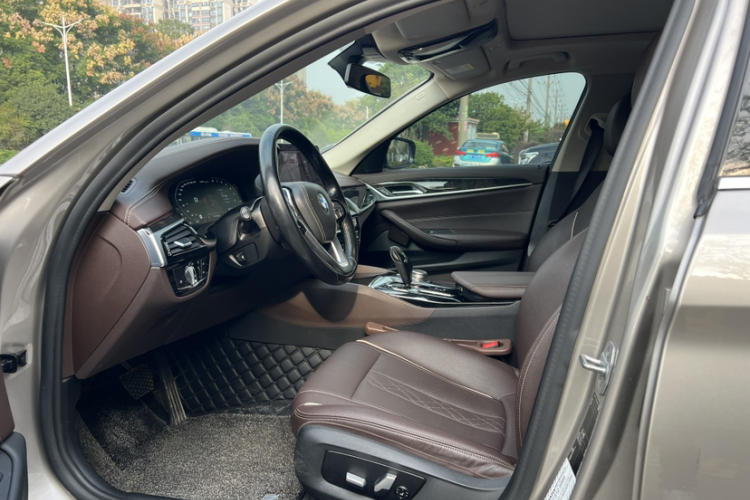 宝马5系 2021款 525Li 豪华套装中控内饰7002