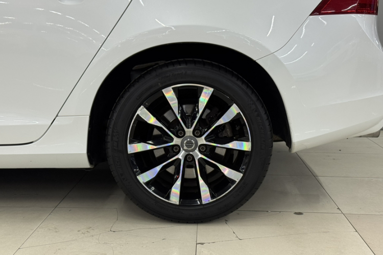 沃尔沃S60 2019款 S60L 改款 T5 智进进阶版车身外观6010