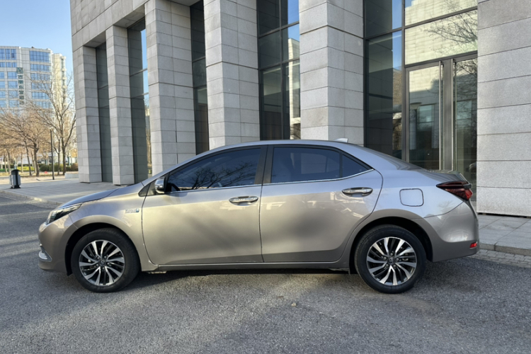 丰田 卡罗拉双擎E+ 2020款 1.8L E-CVT舒适版车身外观6004