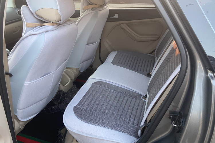 福特 福克斯 2013款 三厢经典 1.8L 手动基本型中控内饰7003