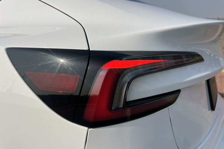 特斯拉 Model 3 2023款 后轮驱动版中控内饰7007