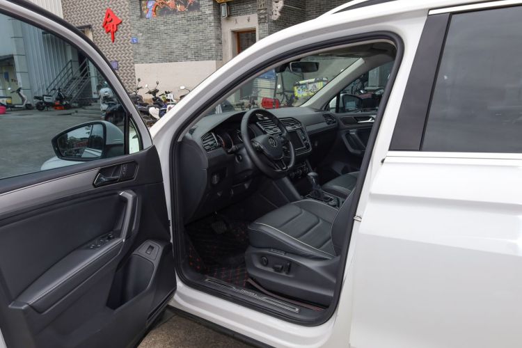 大众 途观L 2018款 380TSI 自动四驱旗舰版中控内饰7001