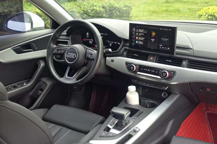 奥迪A4L 2020款 40 TFSI 豪华动感型中控内饰7001