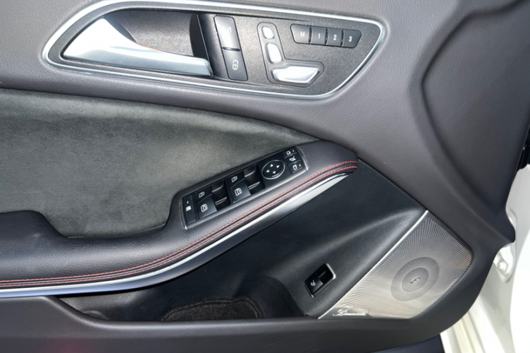 奔驰CLA 2016款 改款 CLA 220 4MATIC中控内饰7012