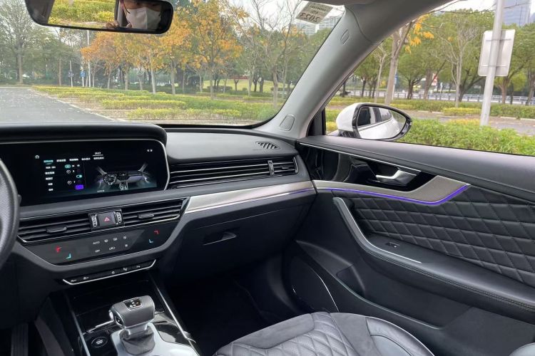 红旗HS5 2019款 2.0T 智联旗享版中控内饰7009