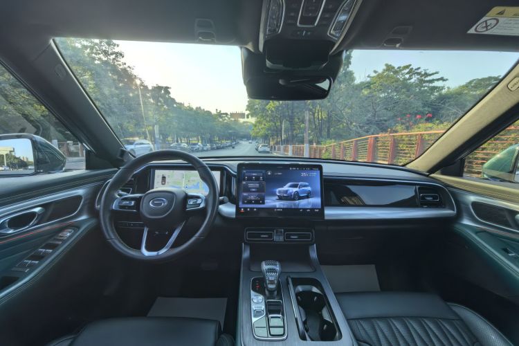 广汽传祺 传祺GS8 2022款 领航系列 2.0TGDI 两驱豪华智联版（七座）中控内饰7003