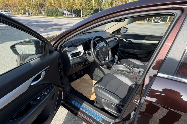 吉利汽车 帝豪 2018款 1.5L 手动向上互联版中控内饰7002
