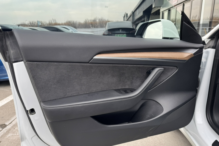 特斯拉 Model 3 2021款 标准续航后驱升级版 3D6中控内饰7010