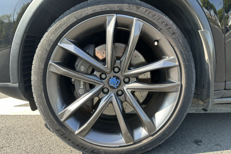 比亚迪 唐新能源 2018款 DM 2.0T 全时四驱智联创享型 7座 国V局部细节9003