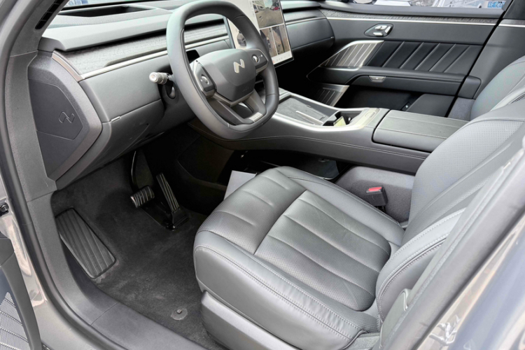 乐道L90 2025款 Max 六座版中控内饰7009