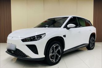 哪吒汽车 哪吒L 2024款 增程 220 闪充版