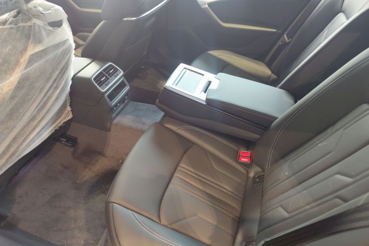 奥迪A6L 2025款 40 TFSI 豪华动感型中控内饰7002