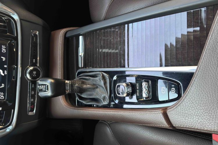 沃尔沃S90 2018款 T4 智远版中控内饰7013