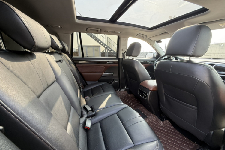 广汽传祺 传祺GS8 2017款 320T 两驱豪华智联版（七座）中控内饰7001