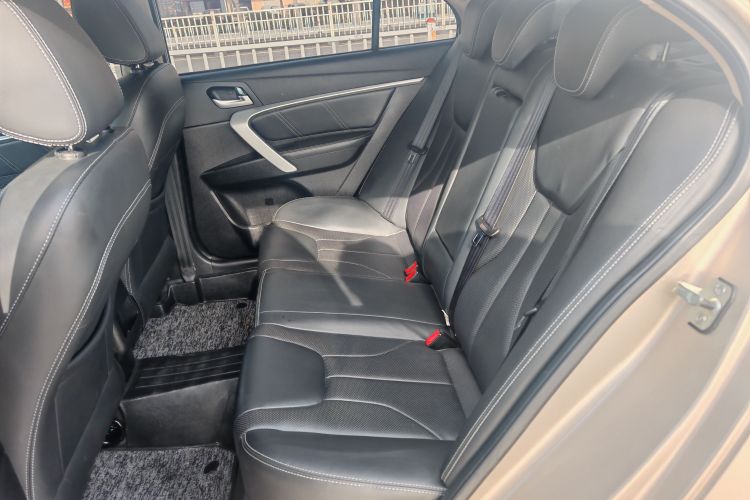 吉利汽车 帝豪 2017款 三厢百万款 1.5L CVT向上版中控内饰7003