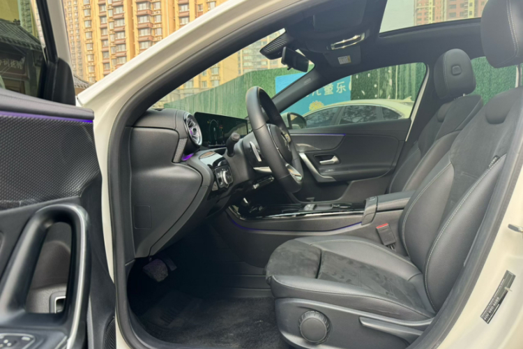 奔驰A级 2020款 A 180 L 运动轿车中控内饰7002