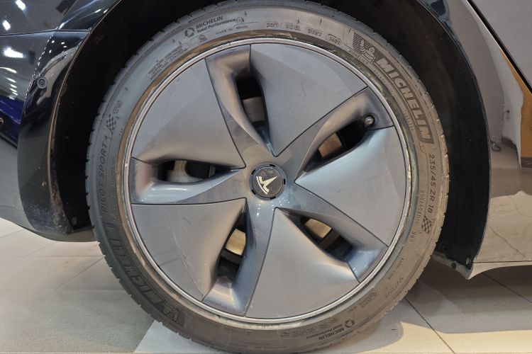 特斯拉 Model 3 2020款 标准续航后驱升级版车身外观6013