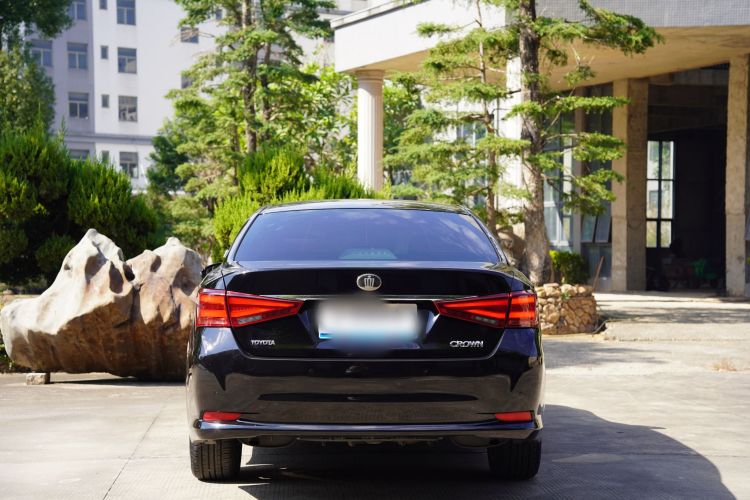 丰田 皇冠 2015款 2.0T 时尚版车身外观6006