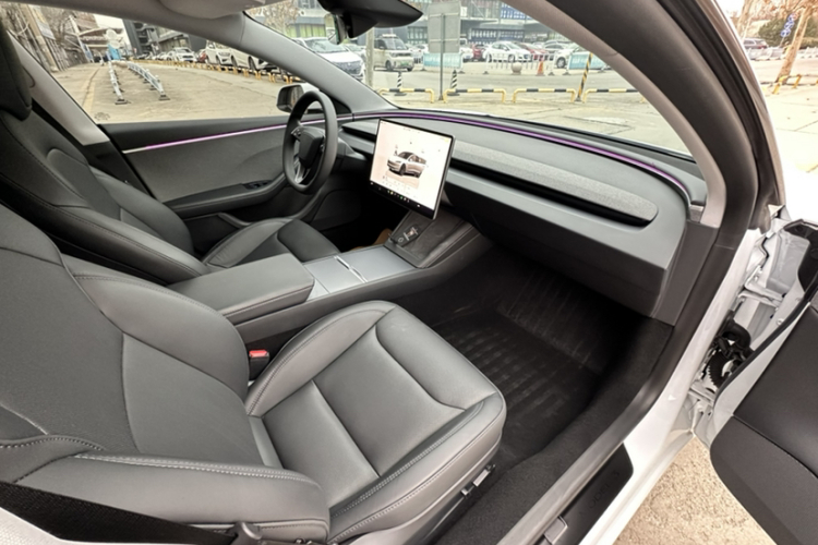 特斯拉 Model 3 2023款 后轮驱动版中控内饰7006