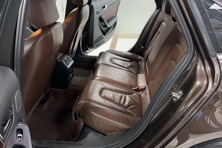 奥迪A4L 2015款 35 TFSI 自动舒适型中控内饰7004