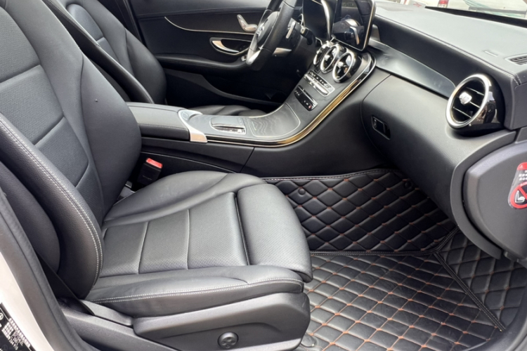 奔驰C级 2021款 C 200 L 时尚型运动版中控内饰7004