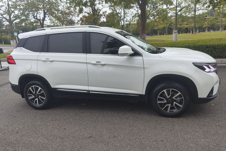 东风风行 风行T5 2022款 盛世款 1.6L 手动筑梦版五座车身外观6002