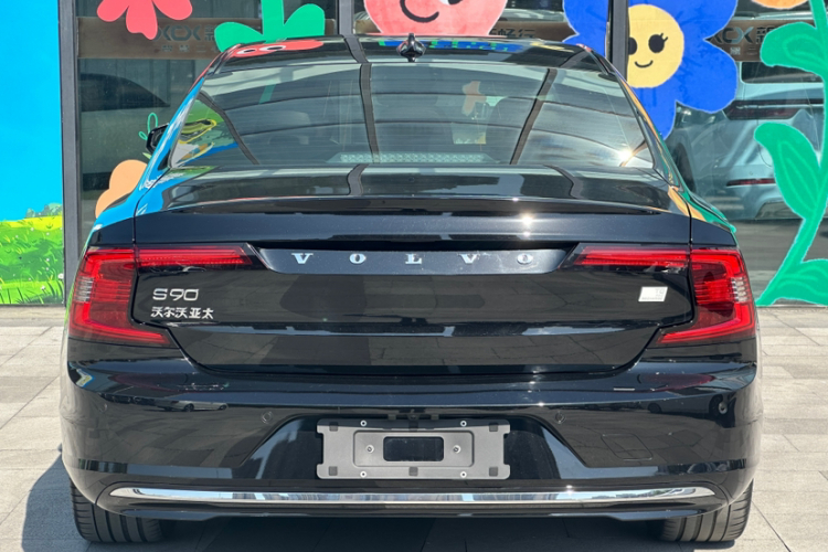 沃尔沃S90新能源 2022款 T8 E驱混动 智雅豪华版车身外观6004