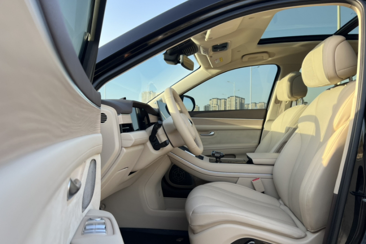 鸿蒙智行 问界M7 2024款 1.5T 智驾后驱Pro版 6座中控内饰7004