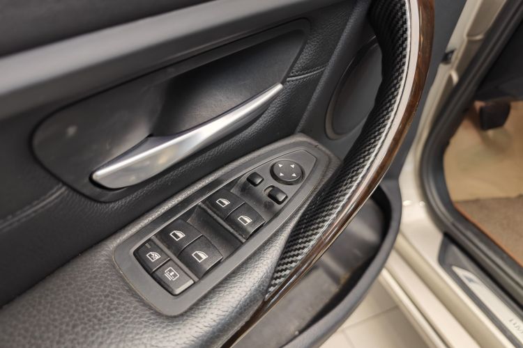 宝马3系 2014款 320Li 豪华设计套装中控内饰7002