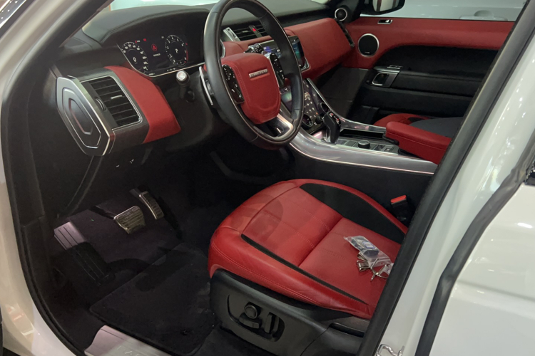 路虎 揽胜运动版 2018款 3.0 SC V6 HSE DYNAMIC中控内饰7001