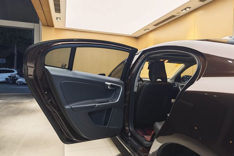 沃尔沃S60 2017款 S60L T3 智进版车身外观6008