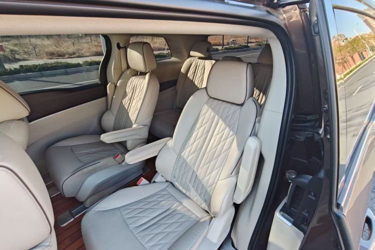 别克GL8 2022款 陆上公务舱 652T 豪华型中控内饰7003