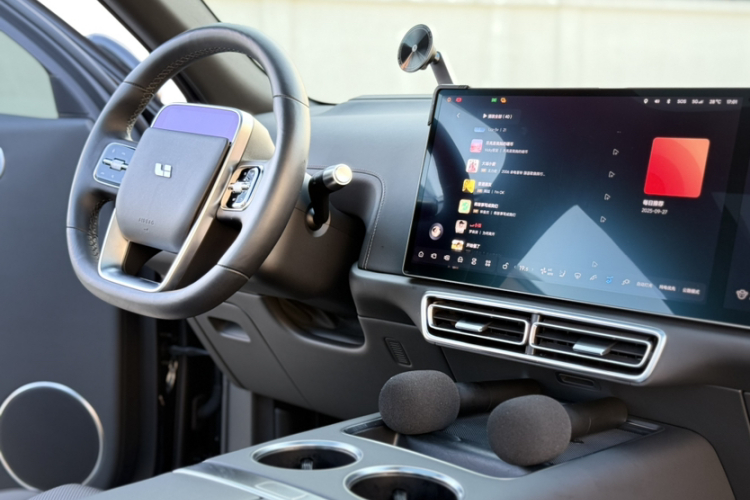 理想汽车 理想L8 2023款 Pro中控内饰7004